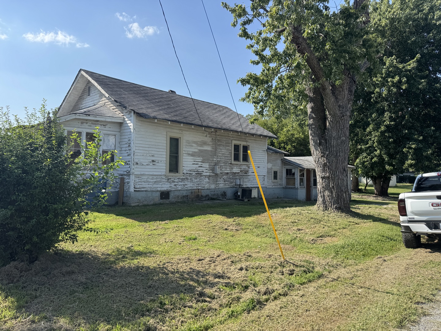 513 E Smith Street Property Photo 2