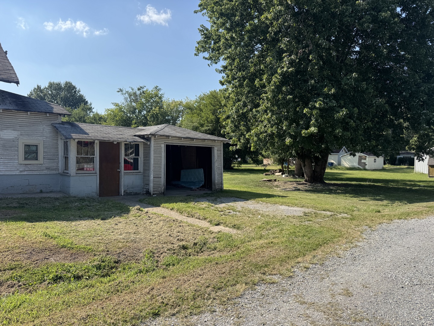 513 E Smith Street Property Photo 4