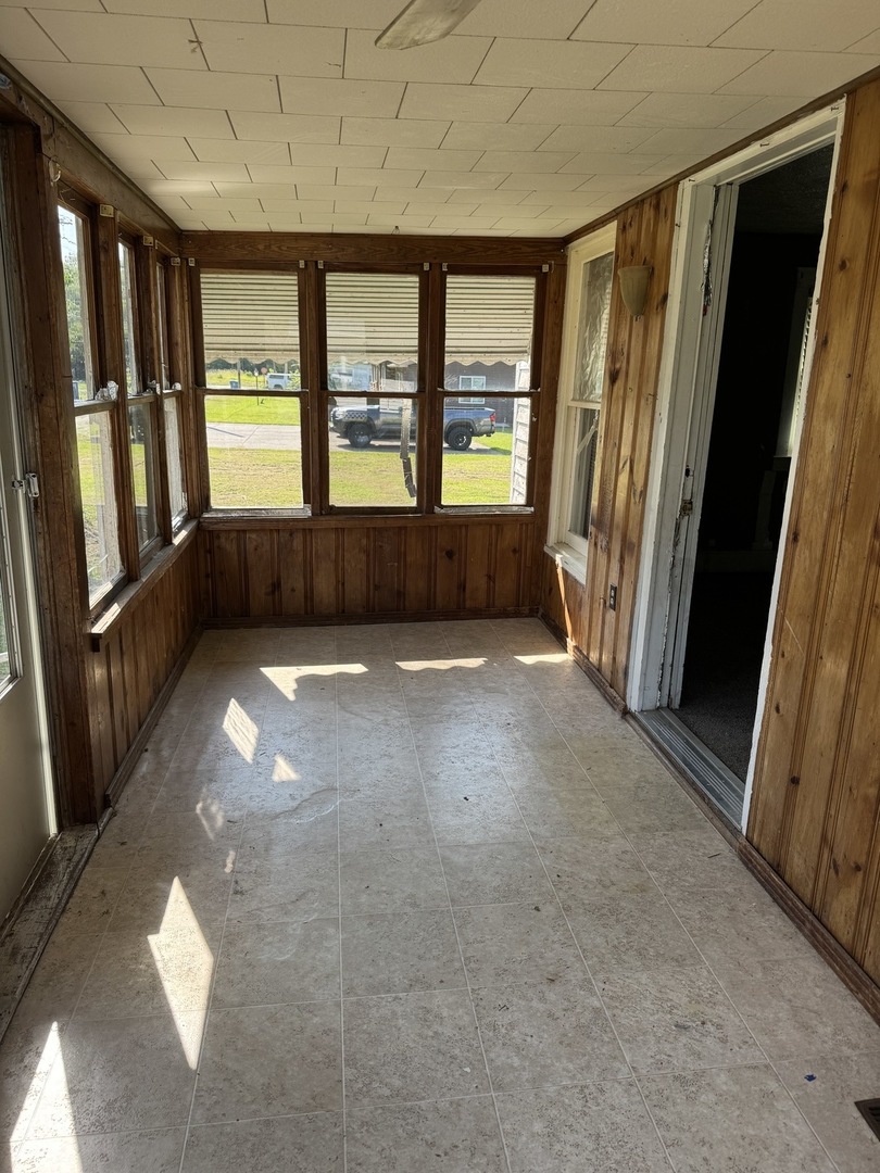 513 E Smith Street Property Photo 5