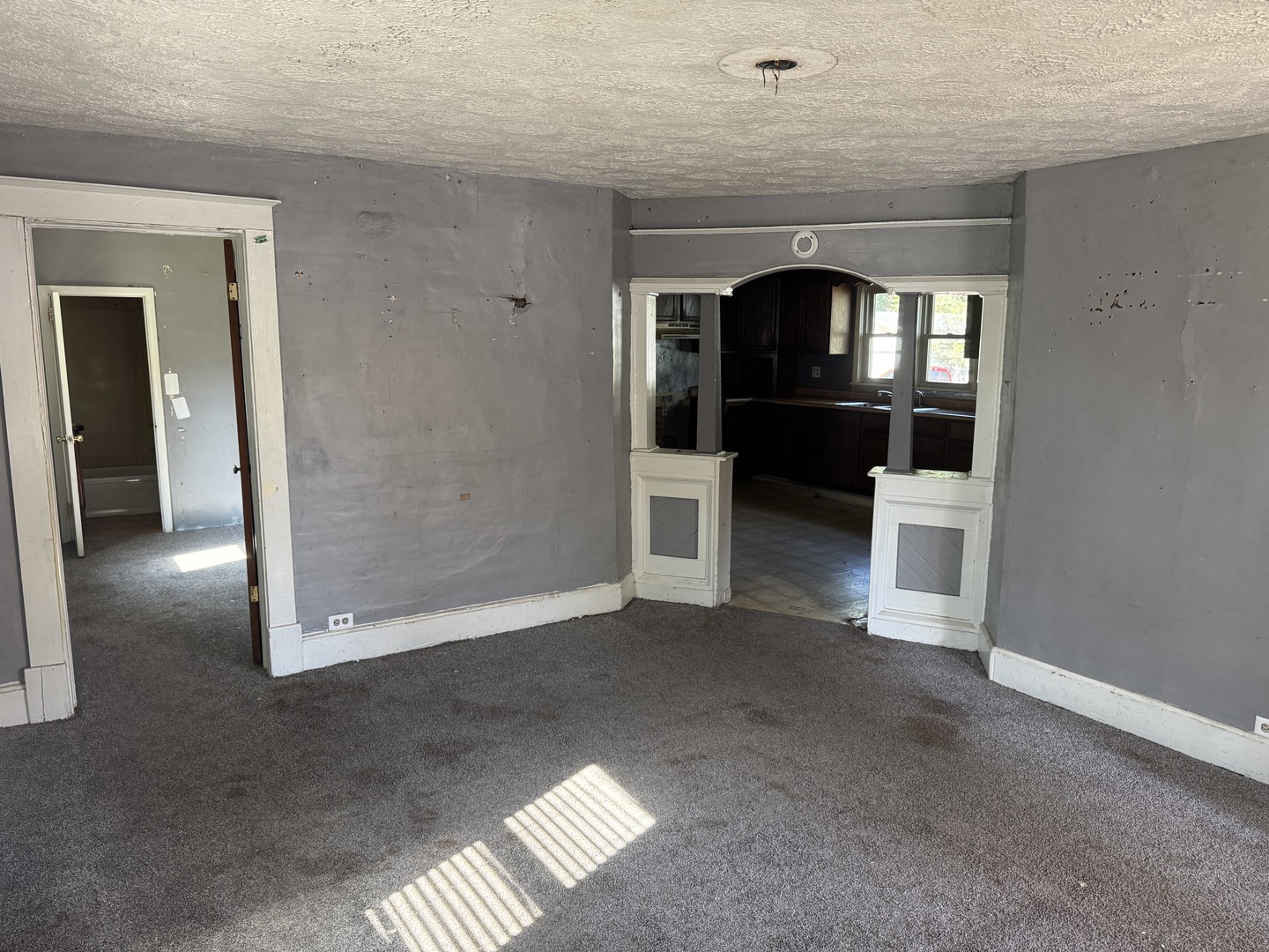 513 E Smith Street Property Photo 6