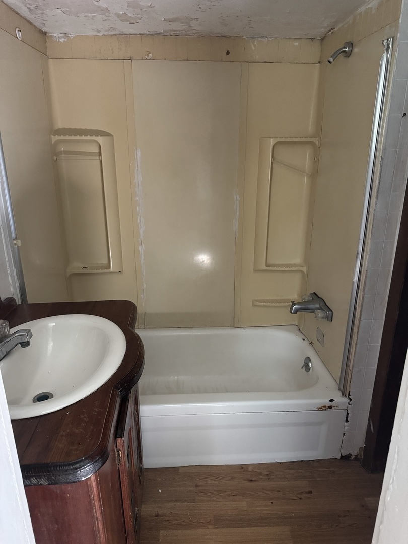513 E Smith Street Property Photo 9