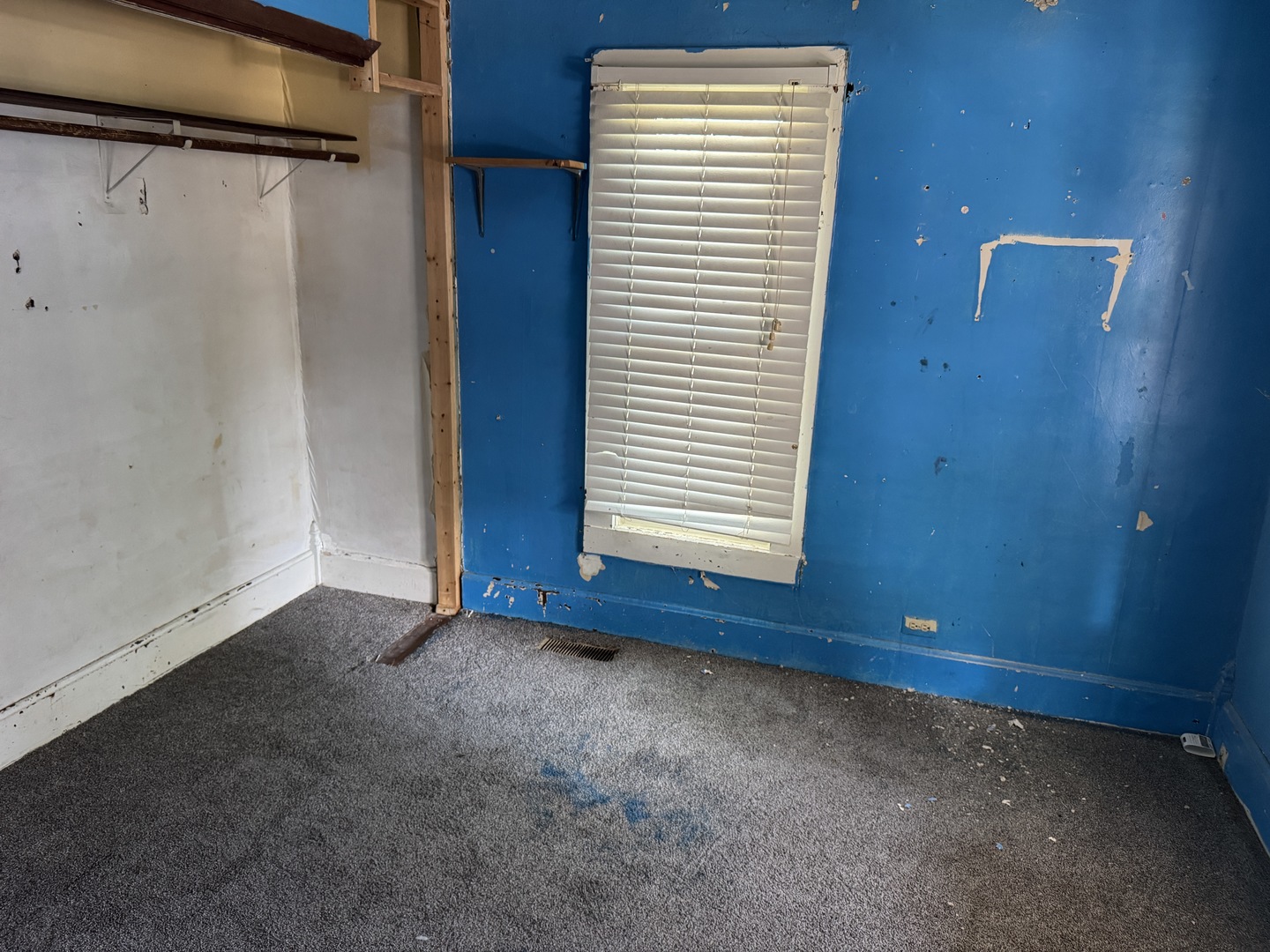 513 E Smith Street Property Photo 10