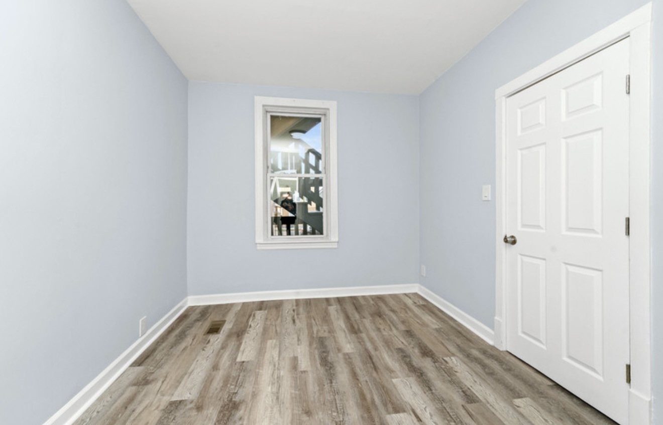 4329 S Wood Street Property Photo 6