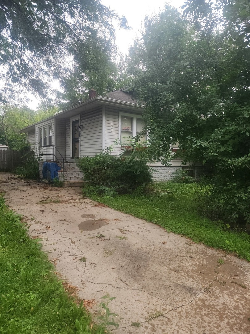 1604 S 21st Avenue Property Photo 3