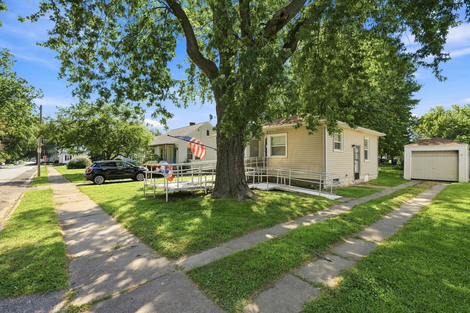 331 W 29th Street Property Photo 3