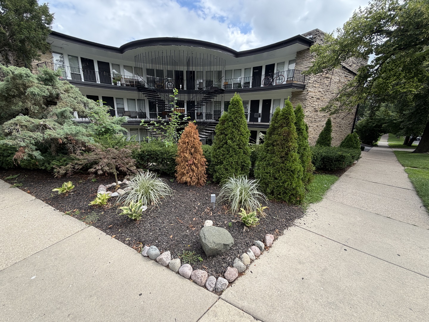6901 N Ridge Boulevard 1C Property Photo 1