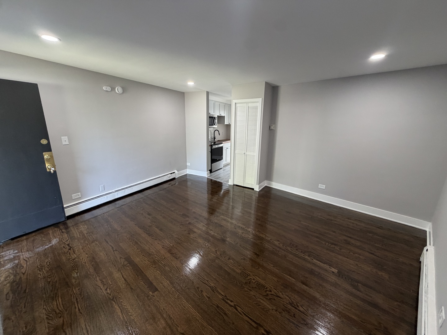 6901 N Ridge Boulevard 1c Property Photo 3