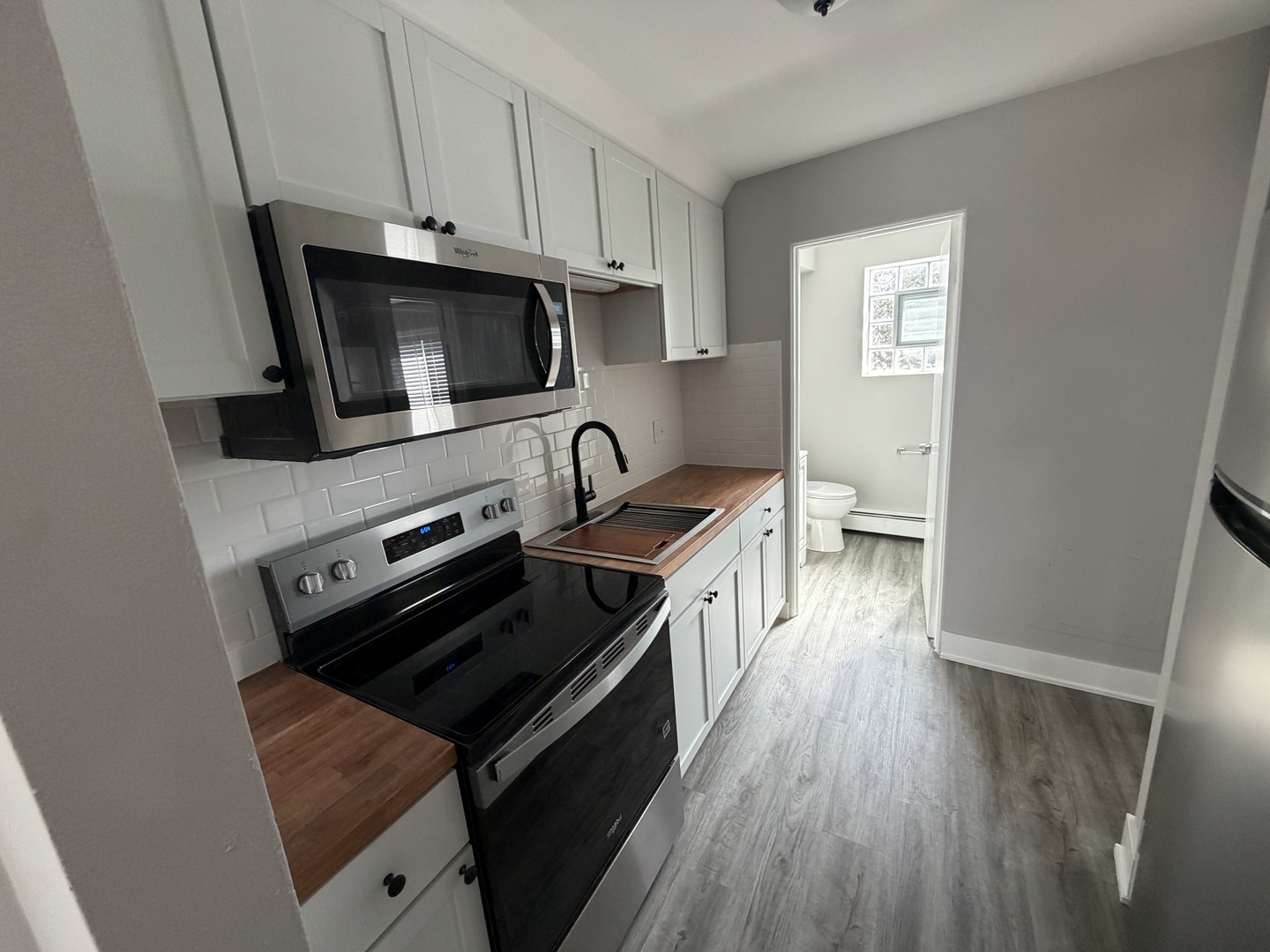 6901 N Ridge Boulevard 1c Property Photo 4