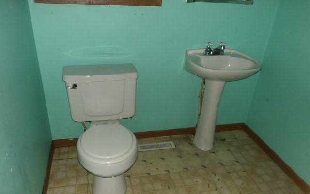 208 S Munroe Street Property Photo 7