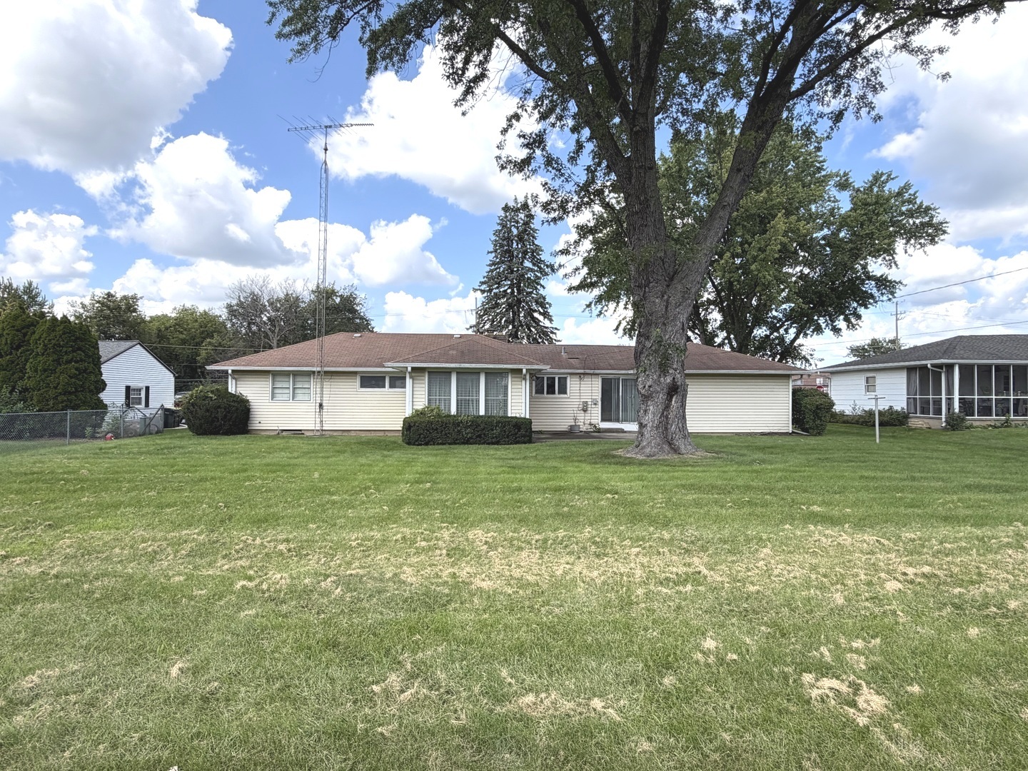 634 Barrington Avenue Property Photo 3