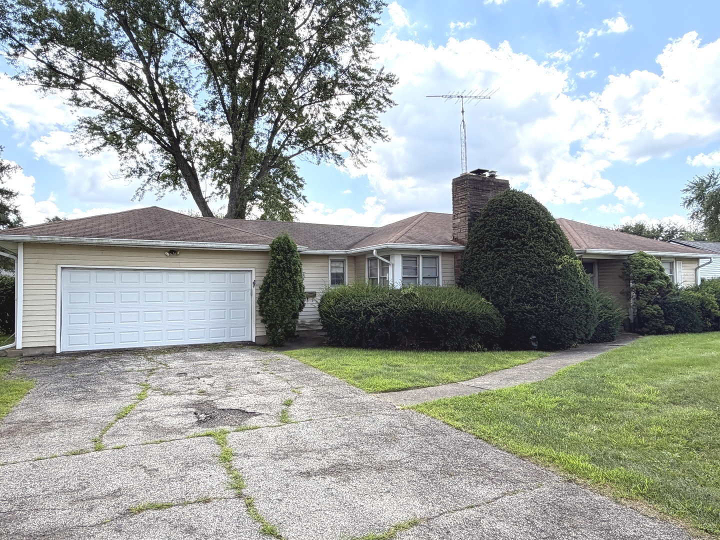 634 Barrington Avenue Property Photo 6