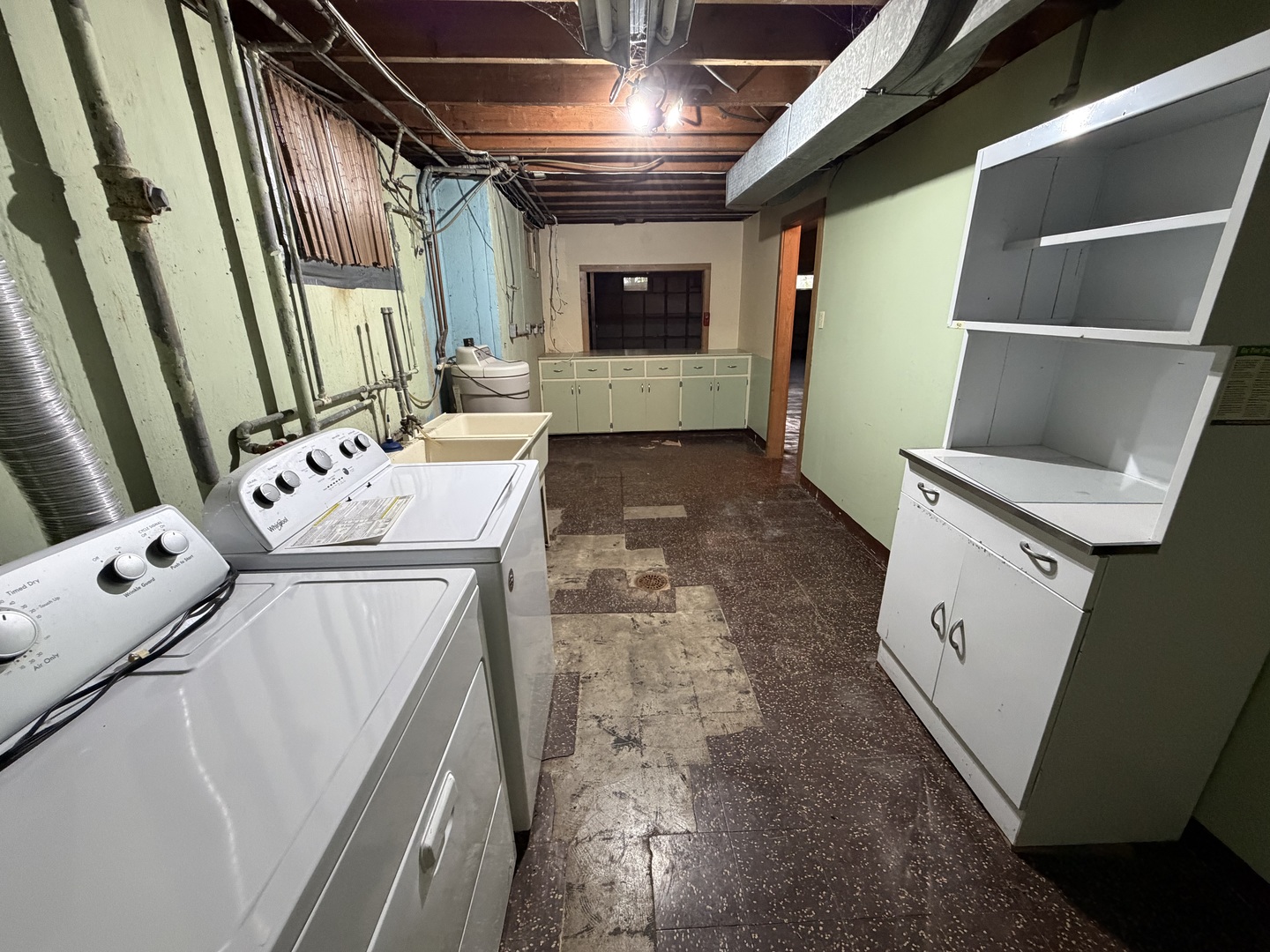 634 Barrington Avenue Property Photo 32