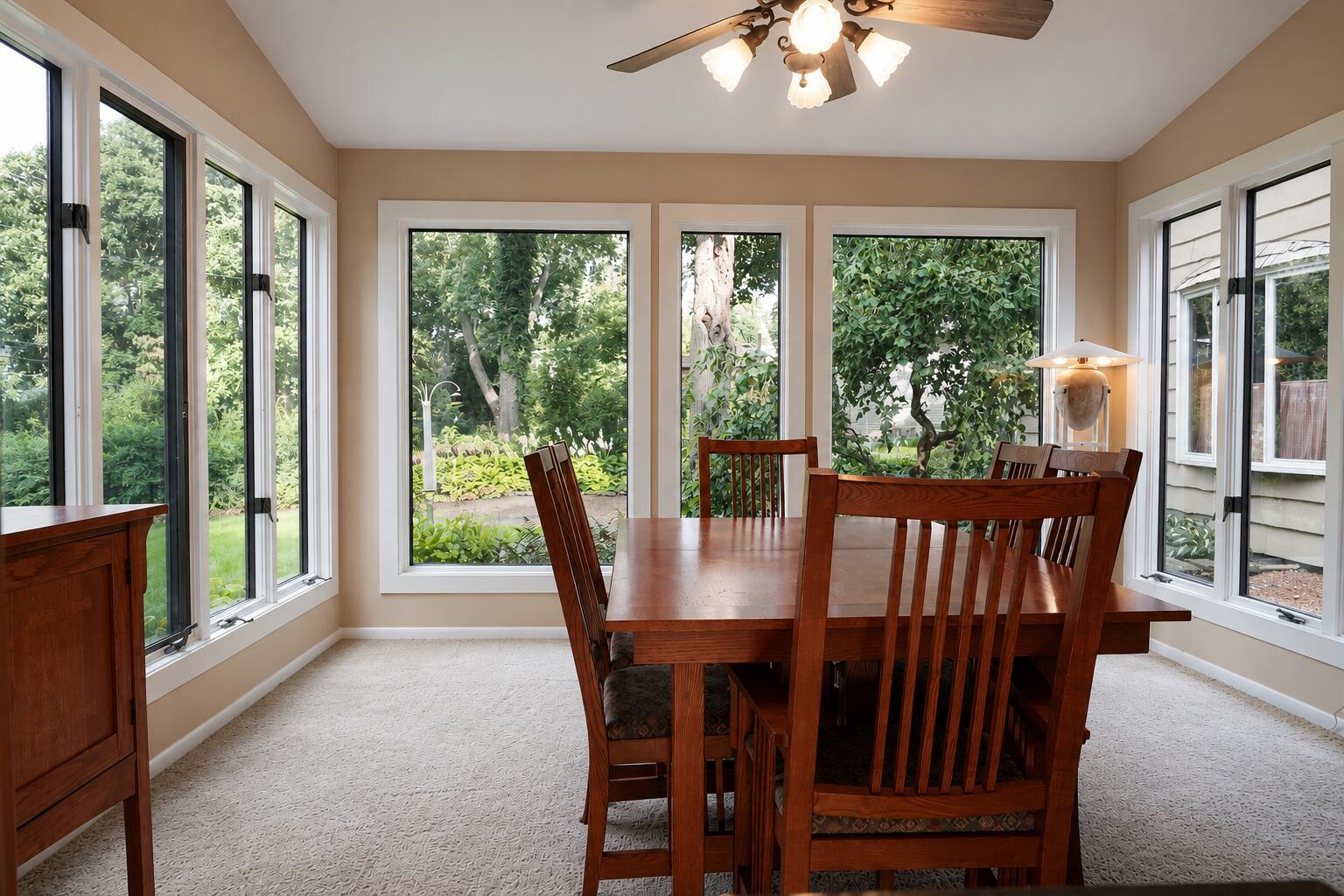 2419 N Suffolk Lane Property Photo 4
