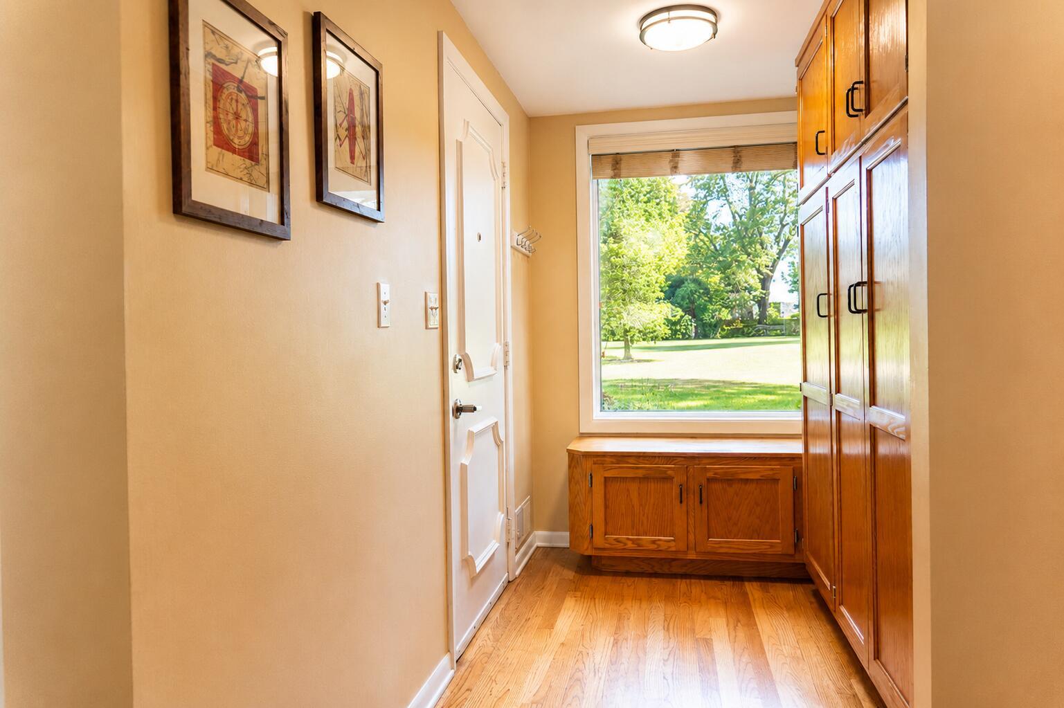 2419 N Suffolk Lane Property Photo 9