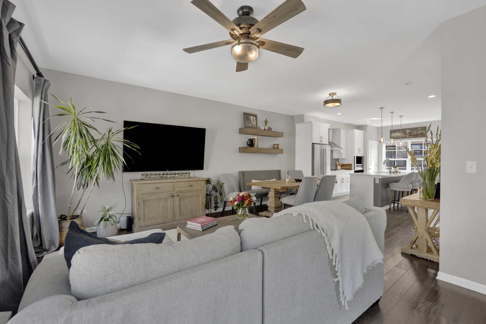 150 S Myrtle Avenue Property Photo 3