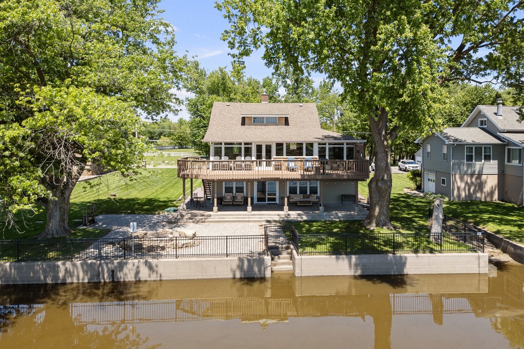 3630 N Shore Drive Property Photo 3