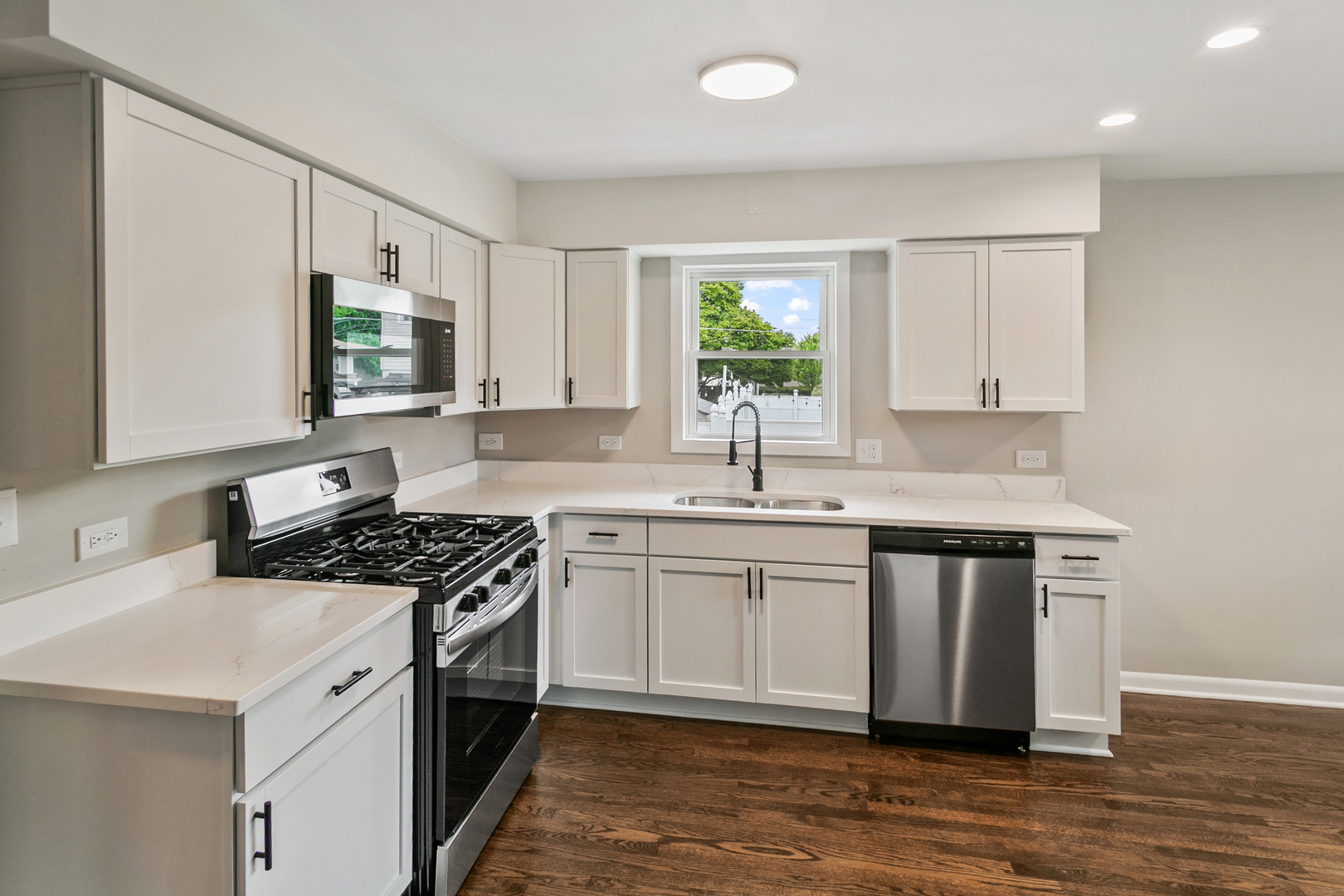 10036 Kedvale Avenue Property Photo 7