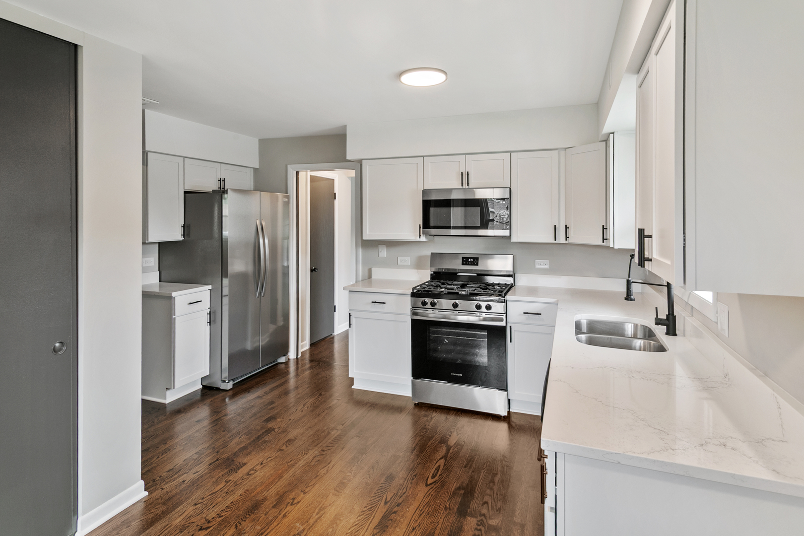 10036 Kedvale Avenue Property Photo 9