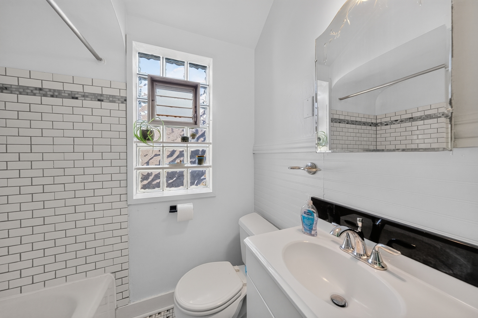 5326 N Lockwood Avenue Property Photo 18