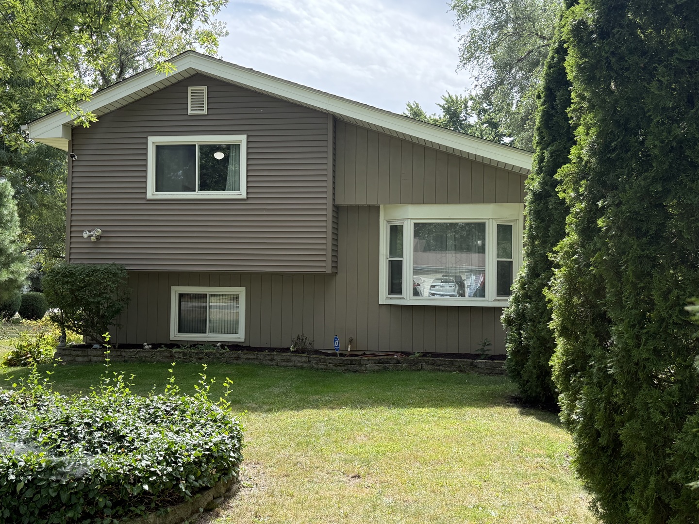 29W313 Ray Avenue Property Photo 1