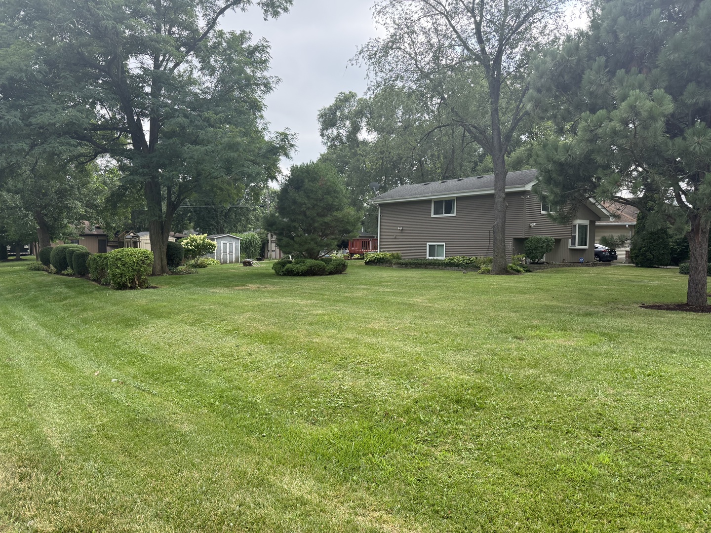 29w313 Ray Avenue Property Photo 3