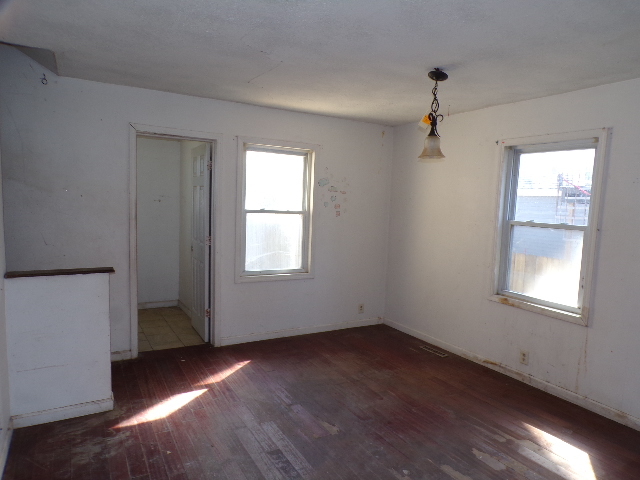 529 W 17th Street Property Photo 4