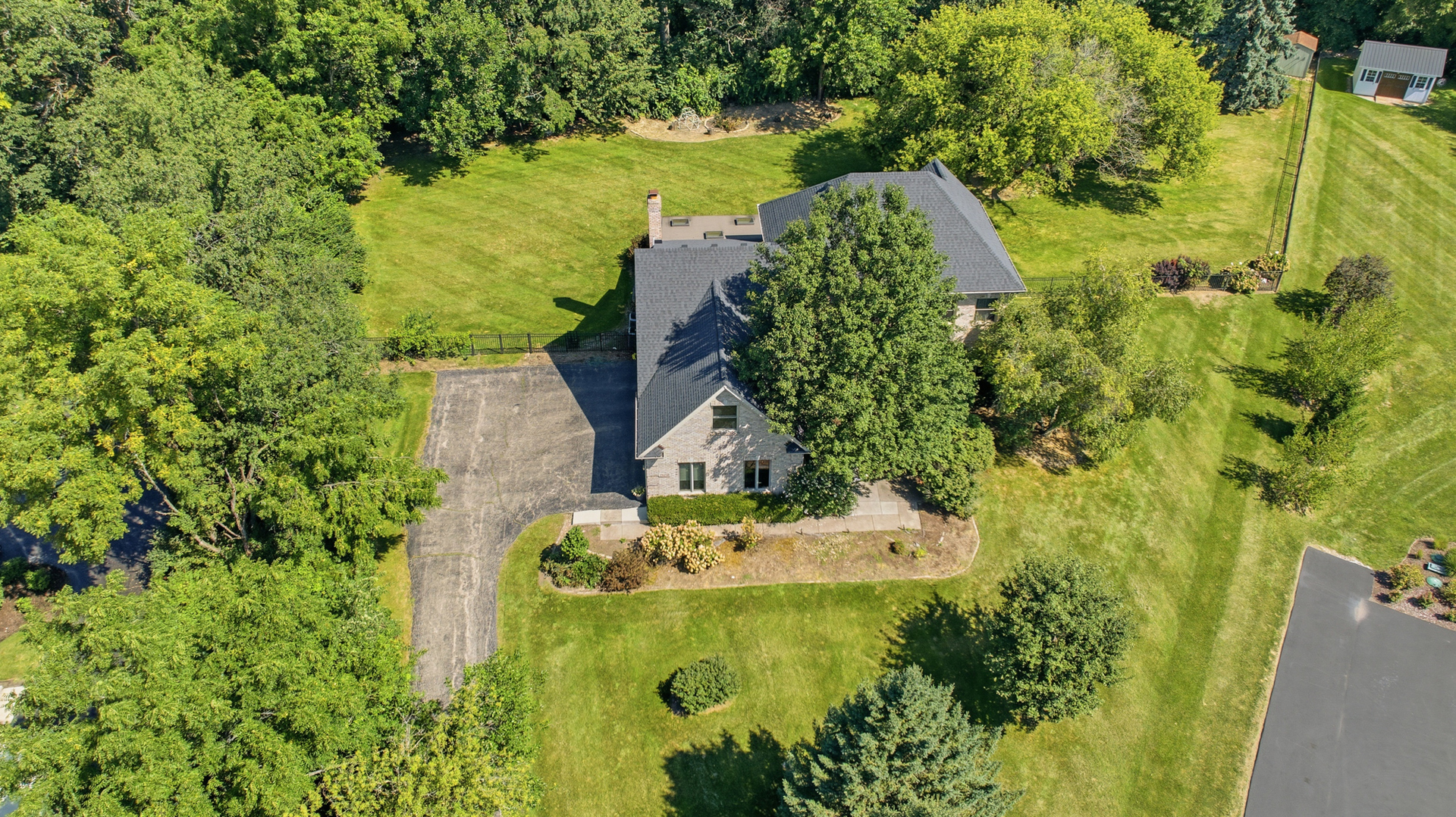 2s291 Pine Row Court Property Photo 4