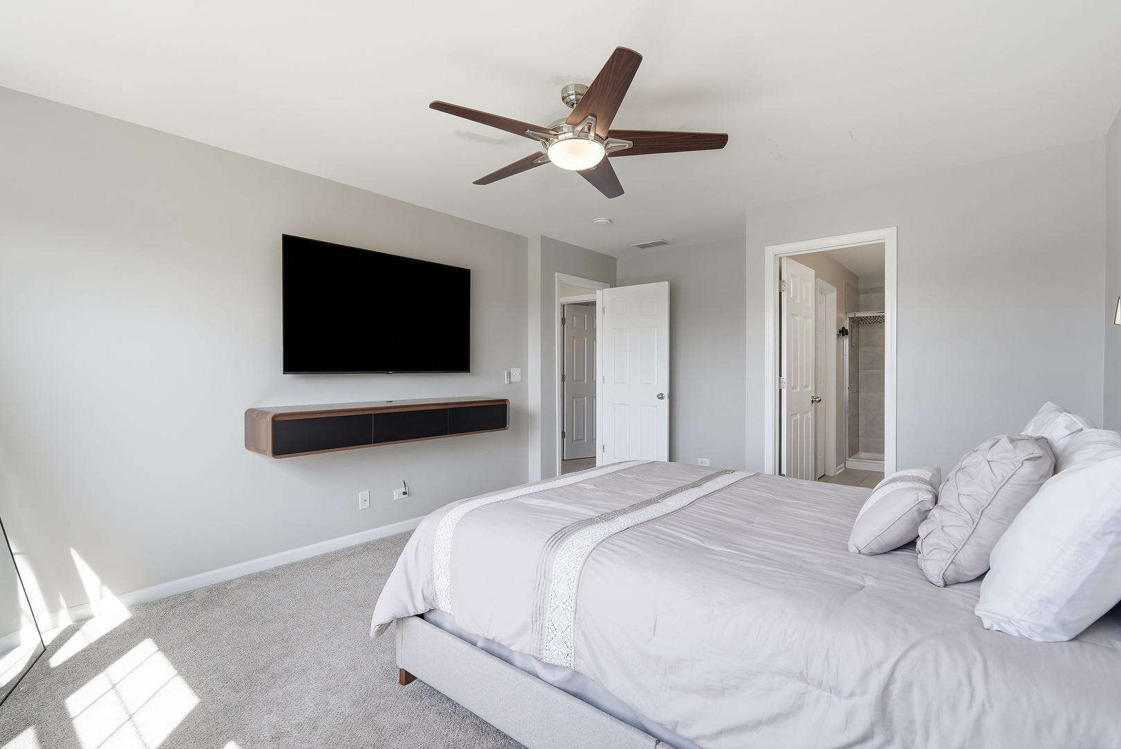 15371 Sheffield Square Parkway Property Photo 8