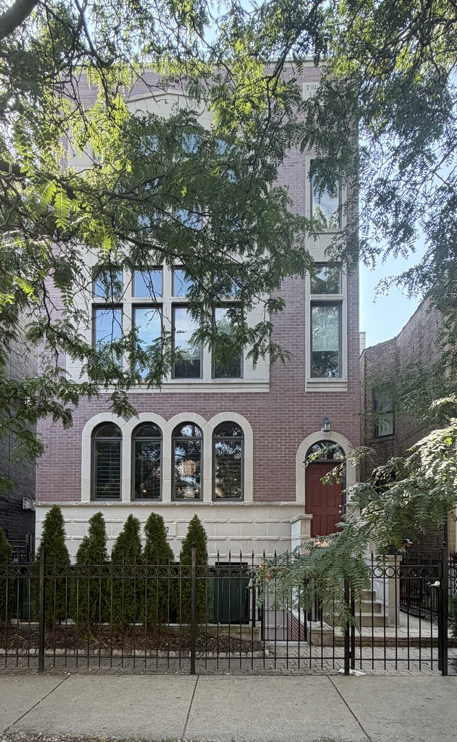 4332 N Ashland Avenue G Property Photo 1