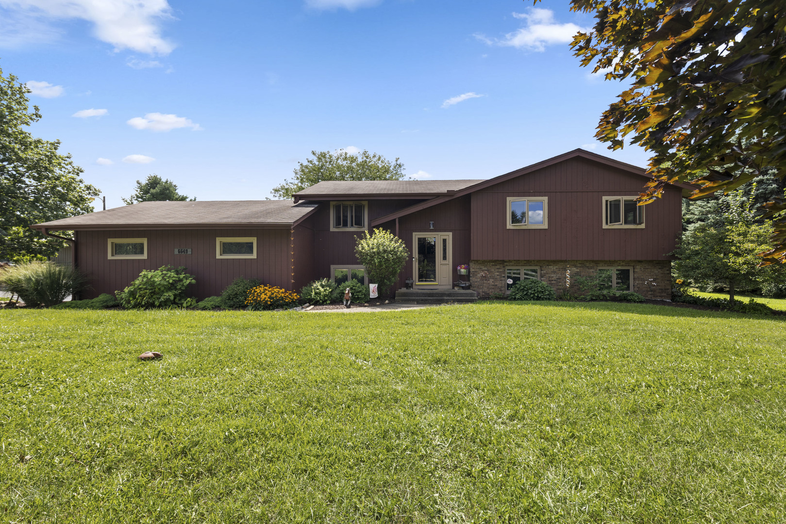 6649 E Oak Hill Road Property Photo 1