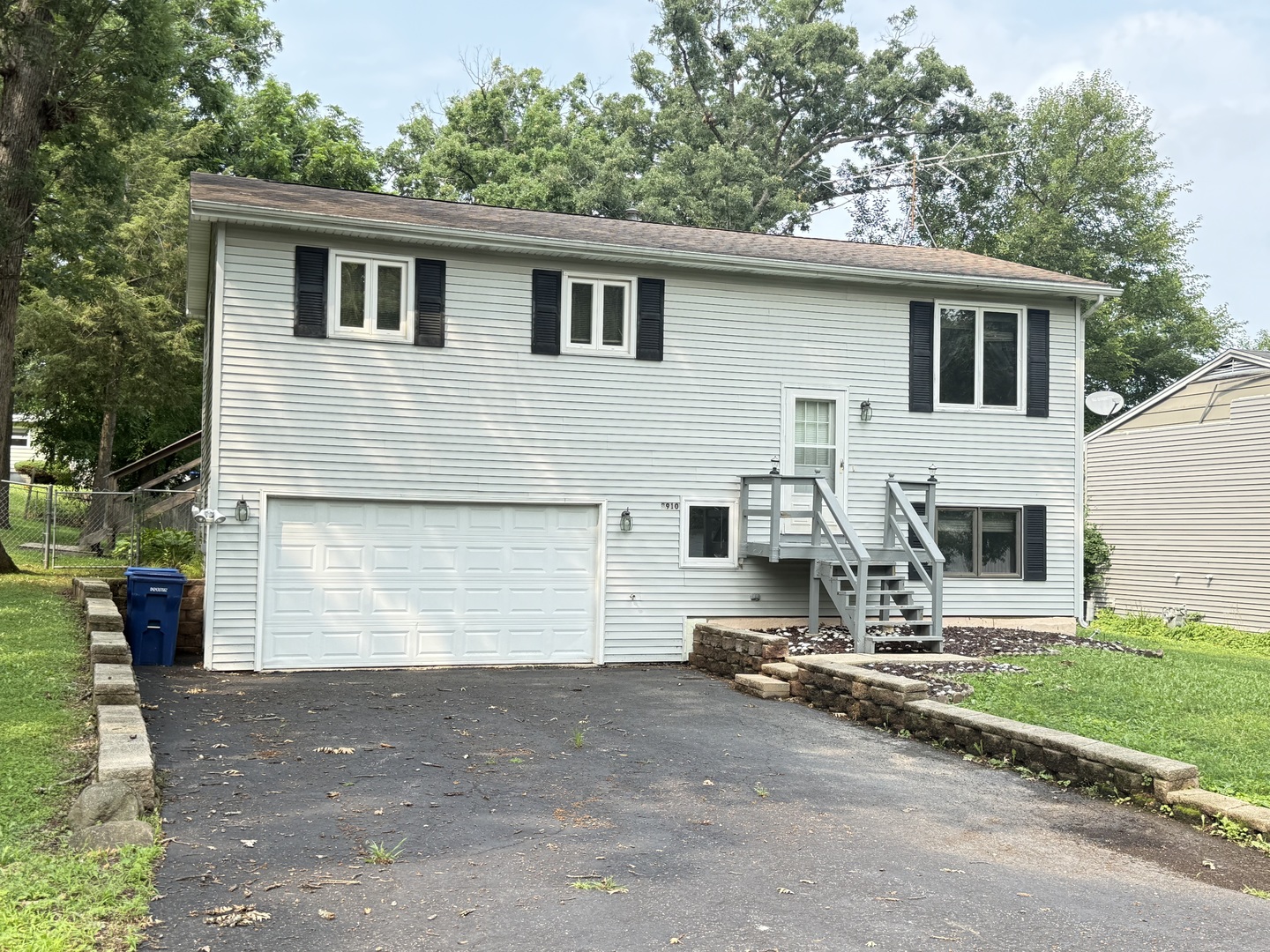 8910 Memory Trail Property Photo 1