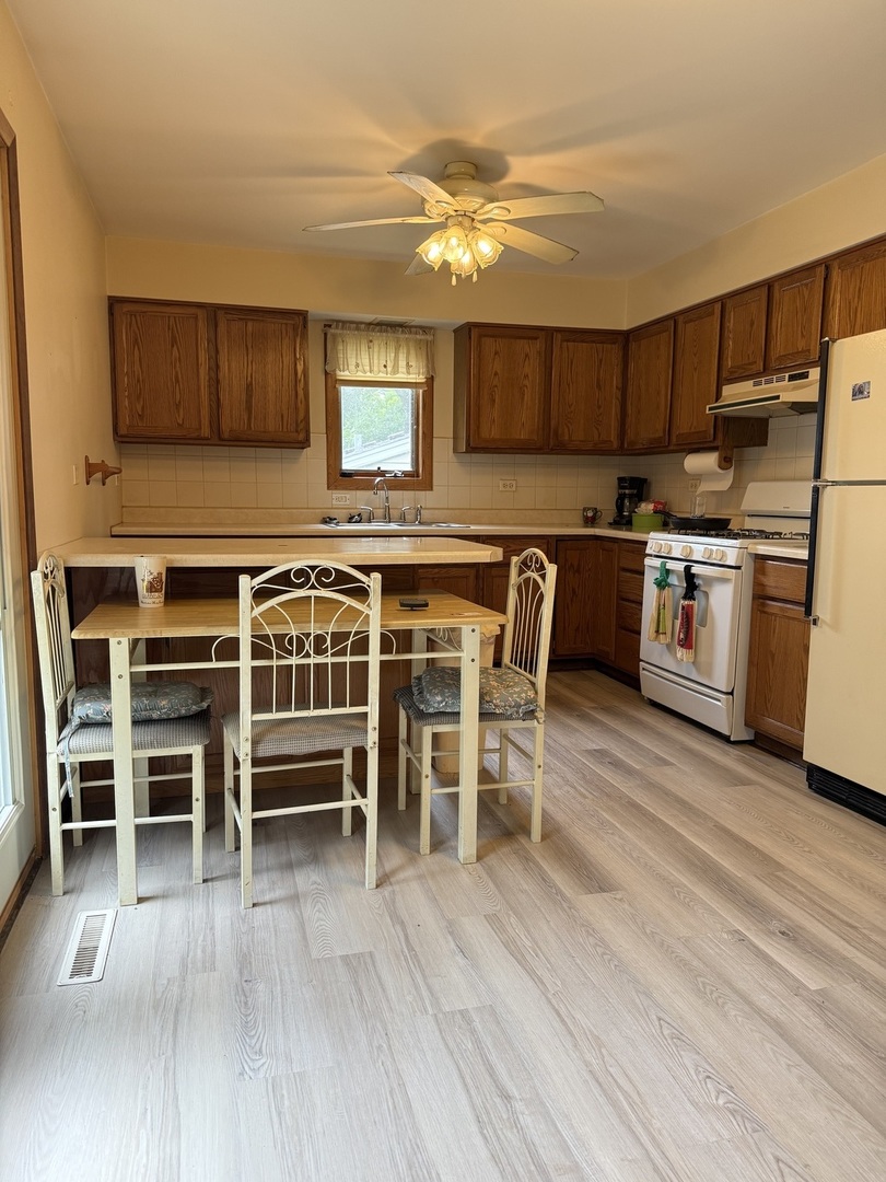 8910 Memory Trail Property Photo 3