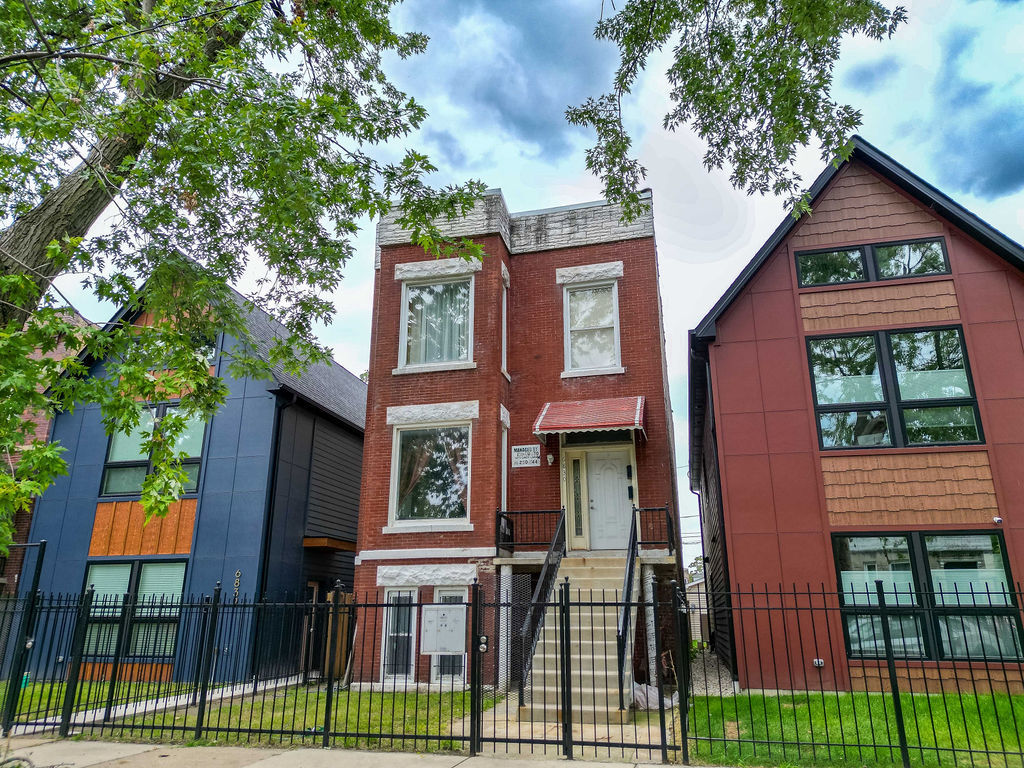 6830 S Langley Avenue Property Photo 1