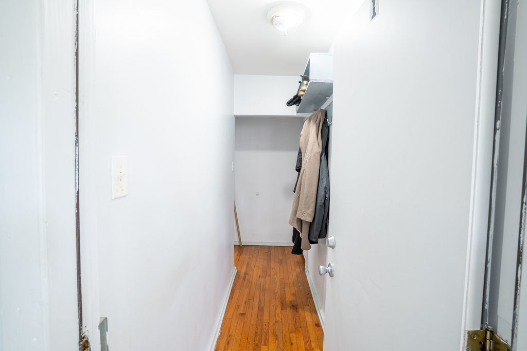 6830 S Langley Avenue Property Photo 3