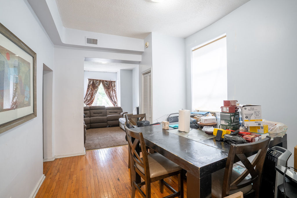 6830 S Langley Avenue Property Photo 4
