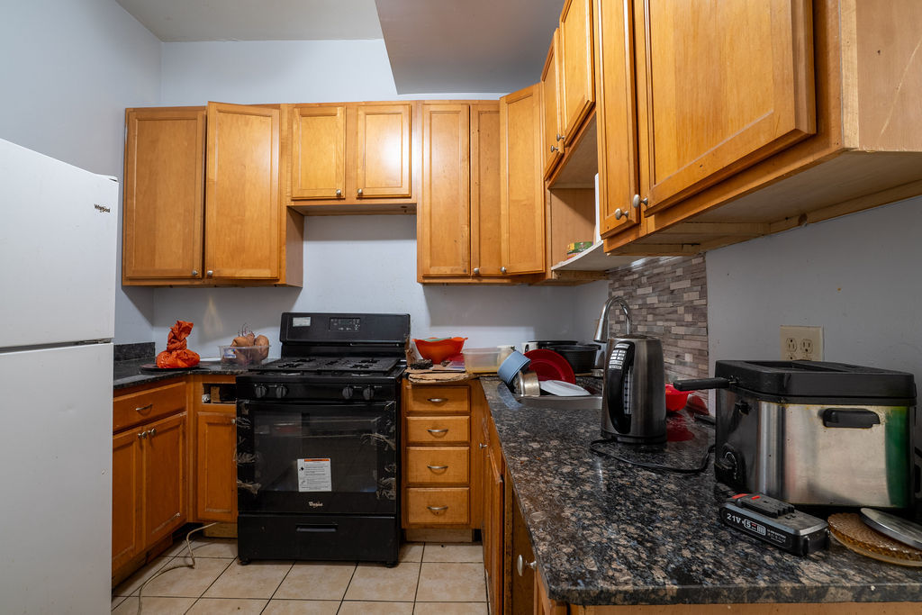 6830 S Langley Avenue Property Photo 6