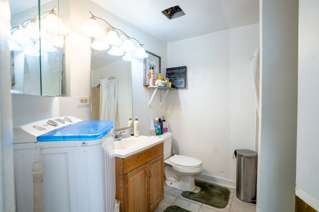 6830 S Langley Avenue Property Photo 7