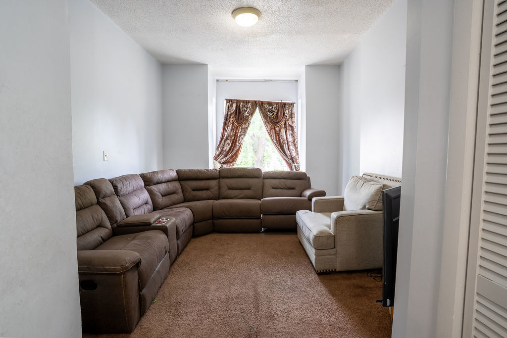 6830 S Langley Avenue Property Photo 8