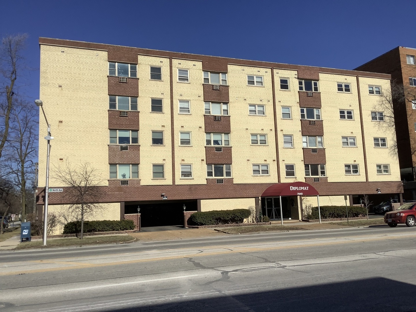 7840 W North Avenue 4i Property Photo 1