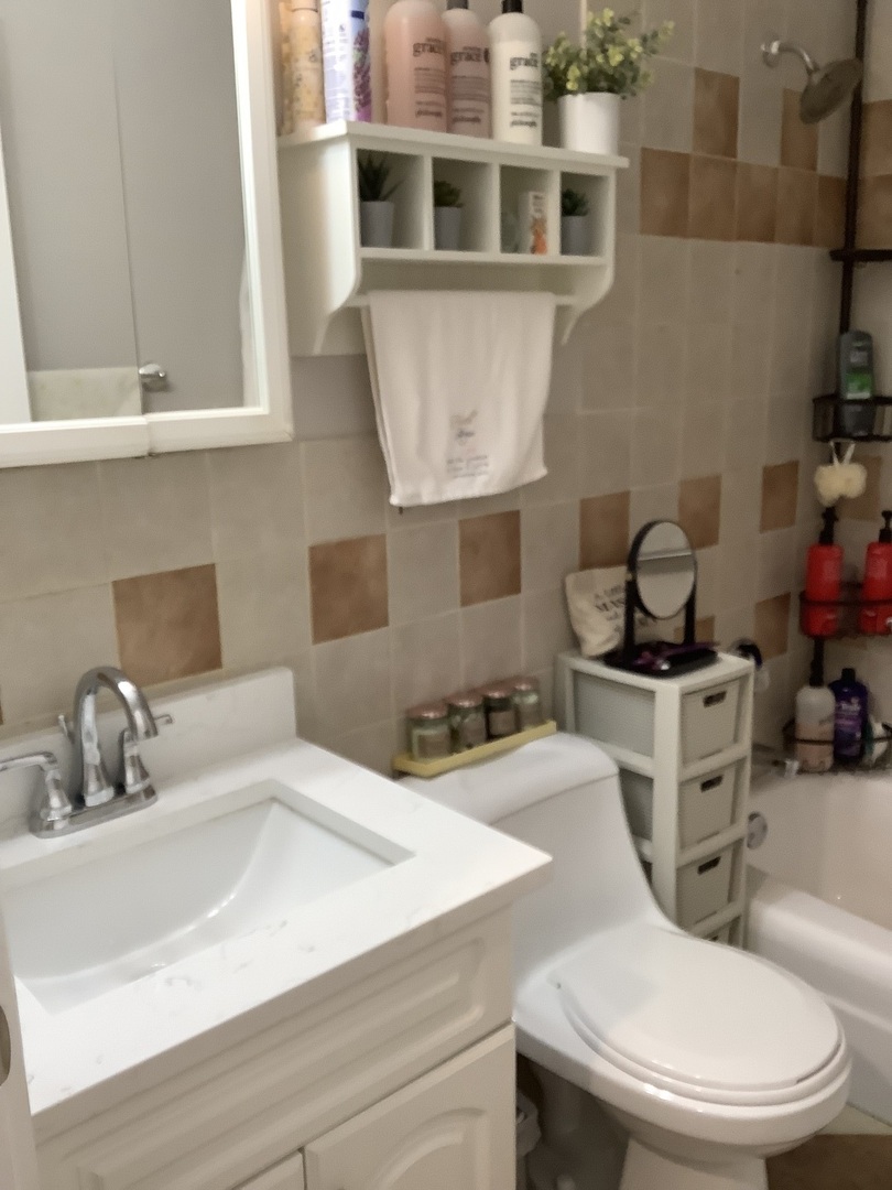 7840 W North Avenue 4i Property Photo 6