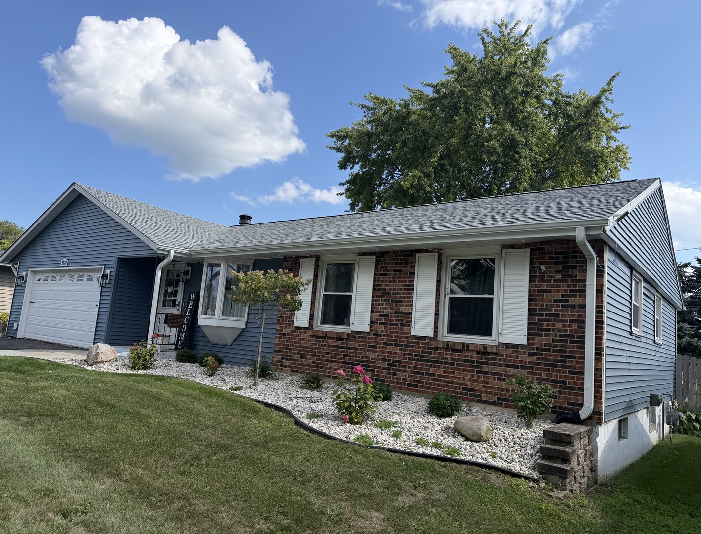 2120 Highland Drive Property Photo 1