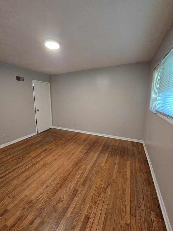 7530 S Saginaw Avenue 3a Property Photo 5