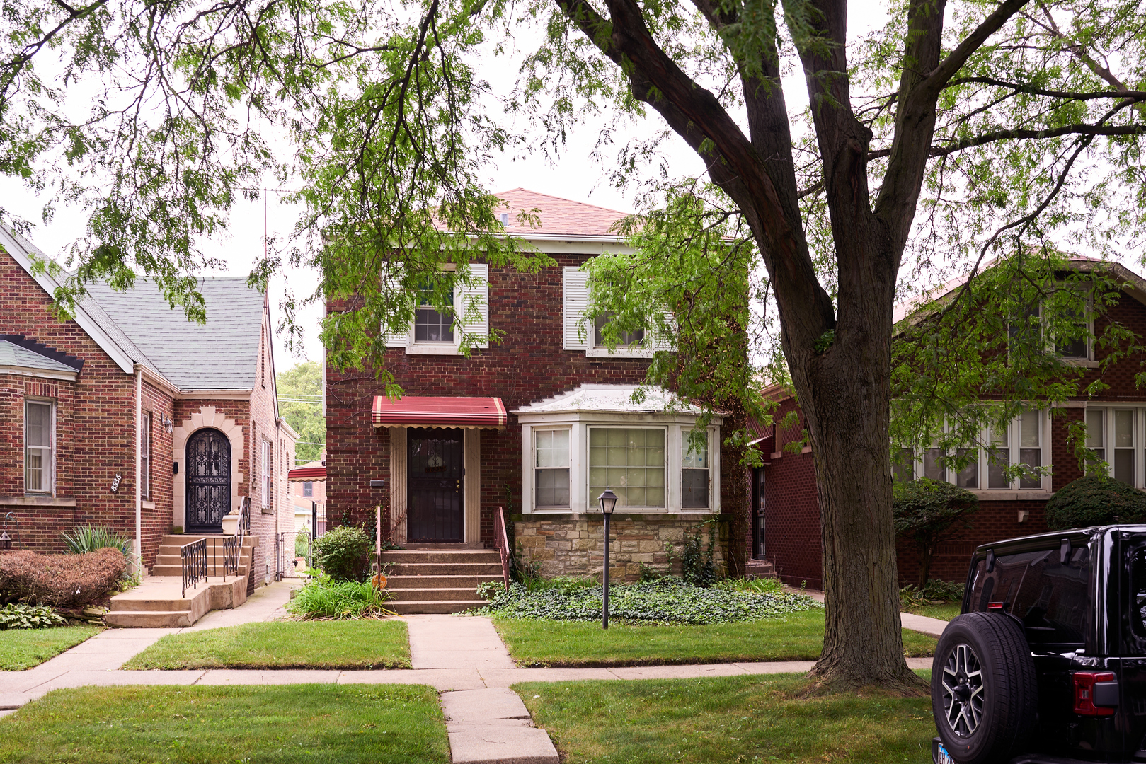 8534 S Vernon Avenue Property Photo 3