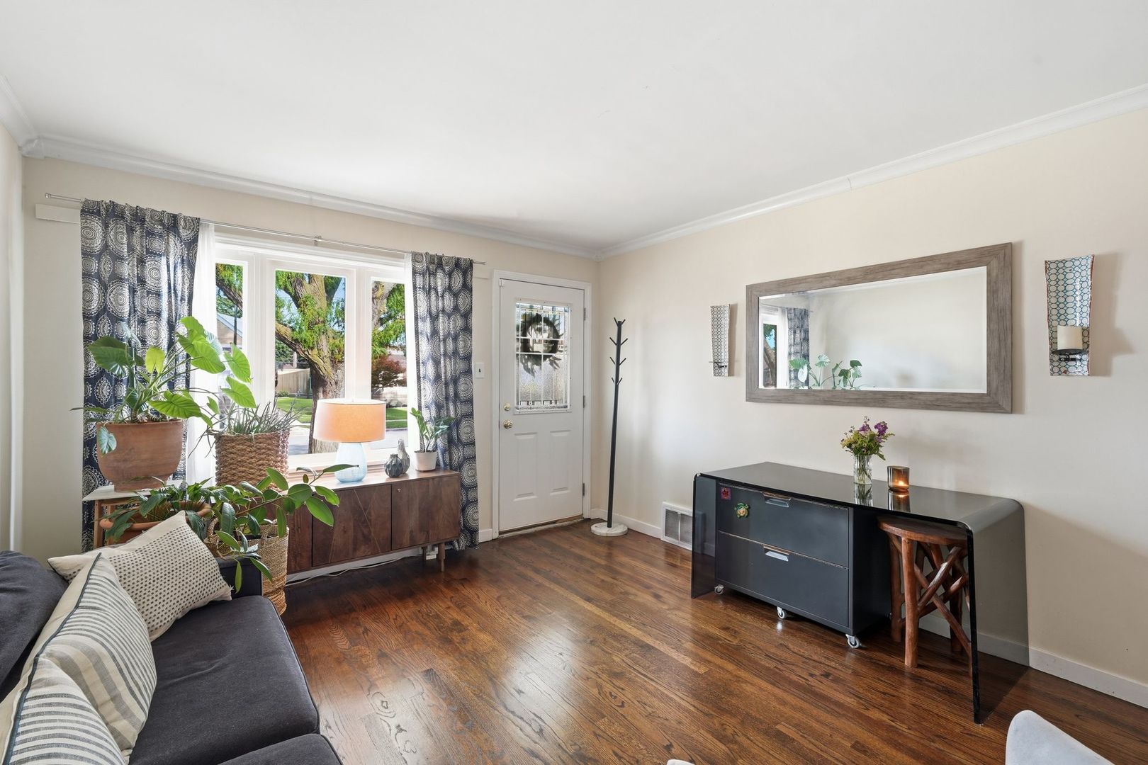 5712 S Nashville Avenue Property Photo 3