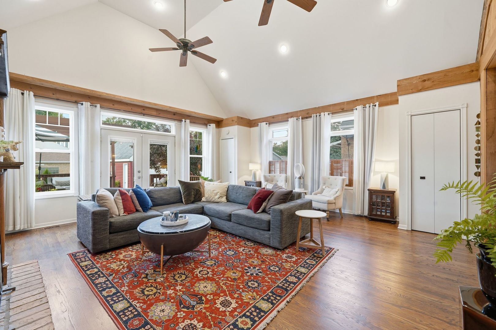 5712 S Nashville Avenue Property Photo 11