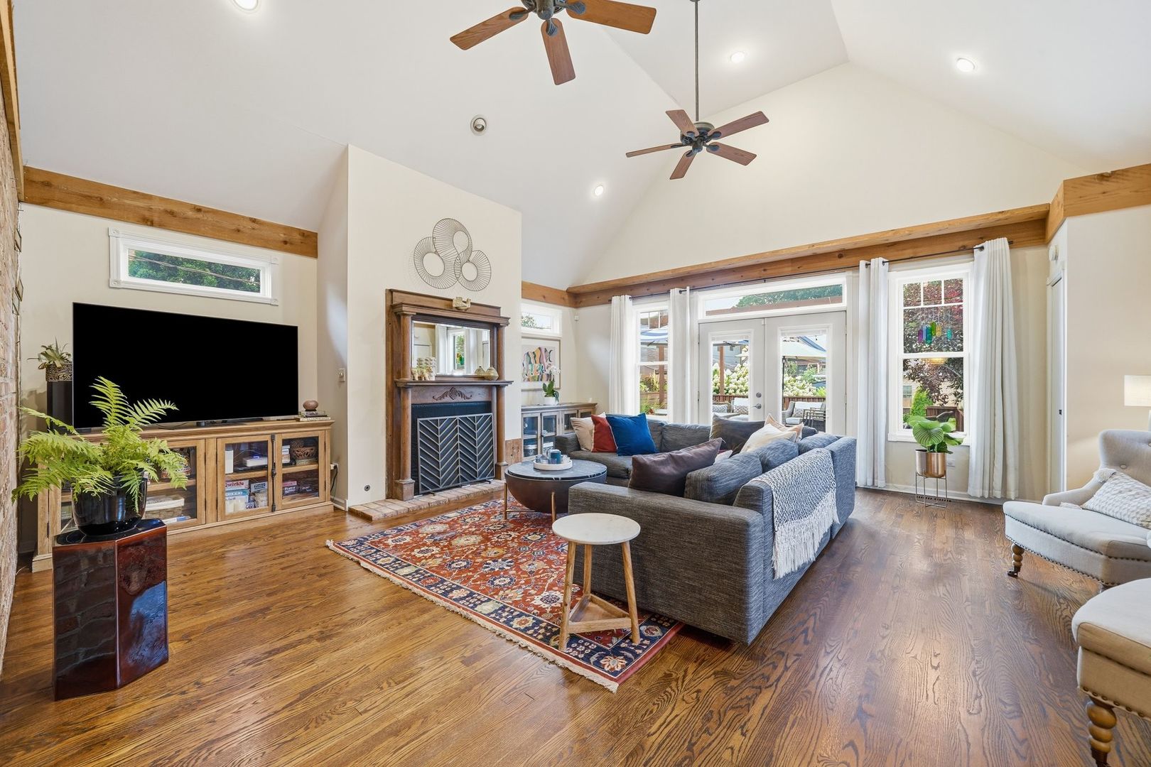 5712 S Nashville Avenue Property Photo 12