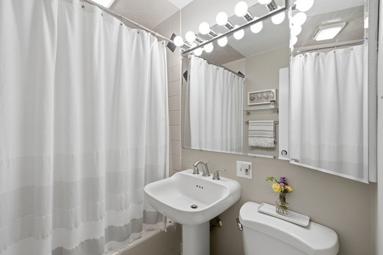 5712 S Nashville Avenue Property Photo 13