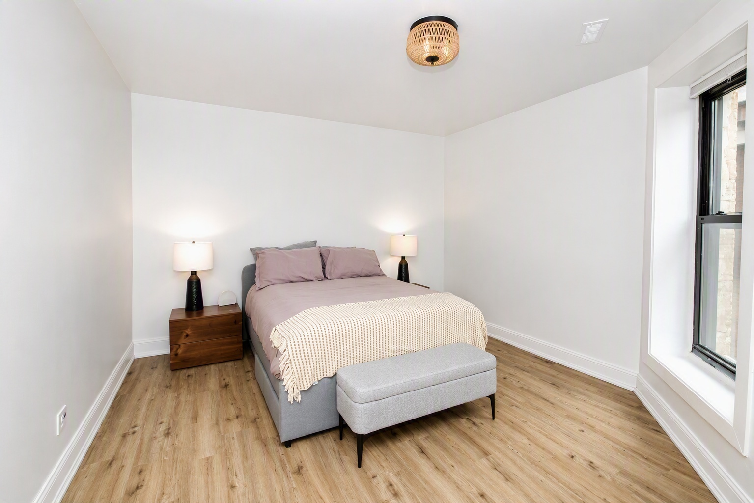 4733 N Kenmore Avenue 4 Property Photo 7