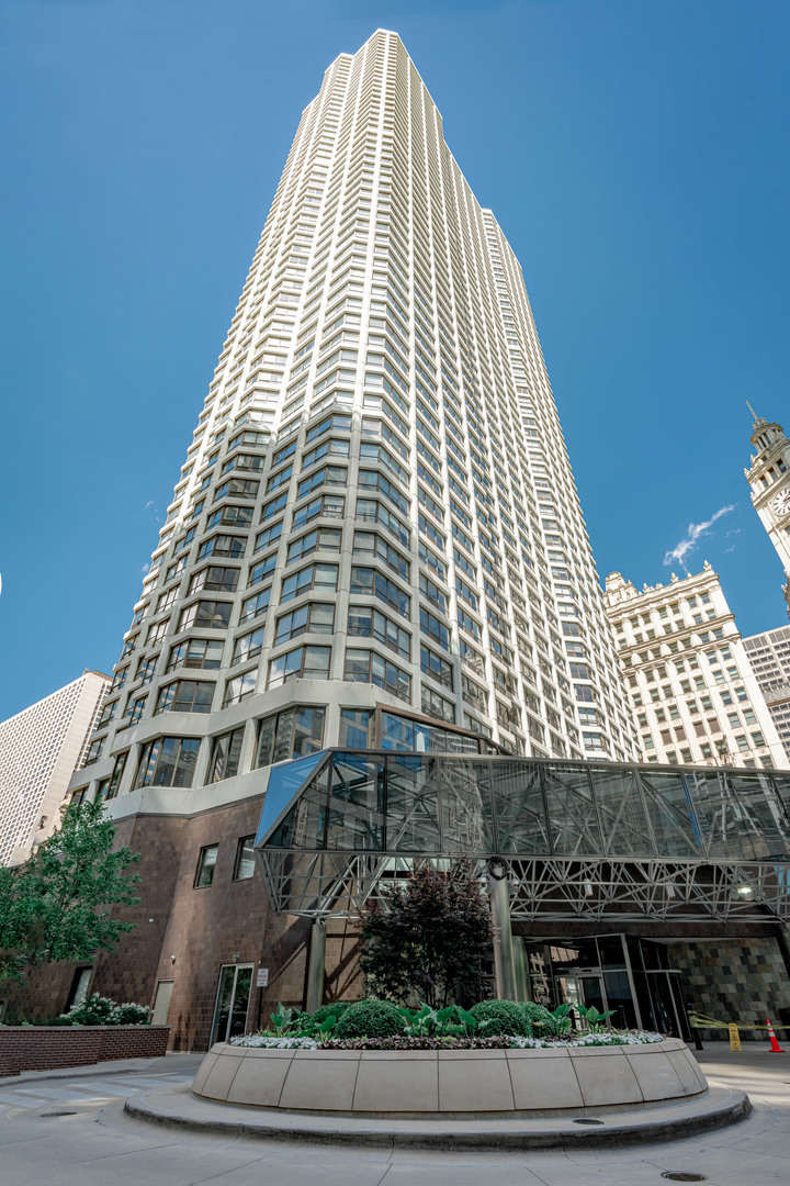 405 N Wabash Avenue 2207 Property Photo 1
