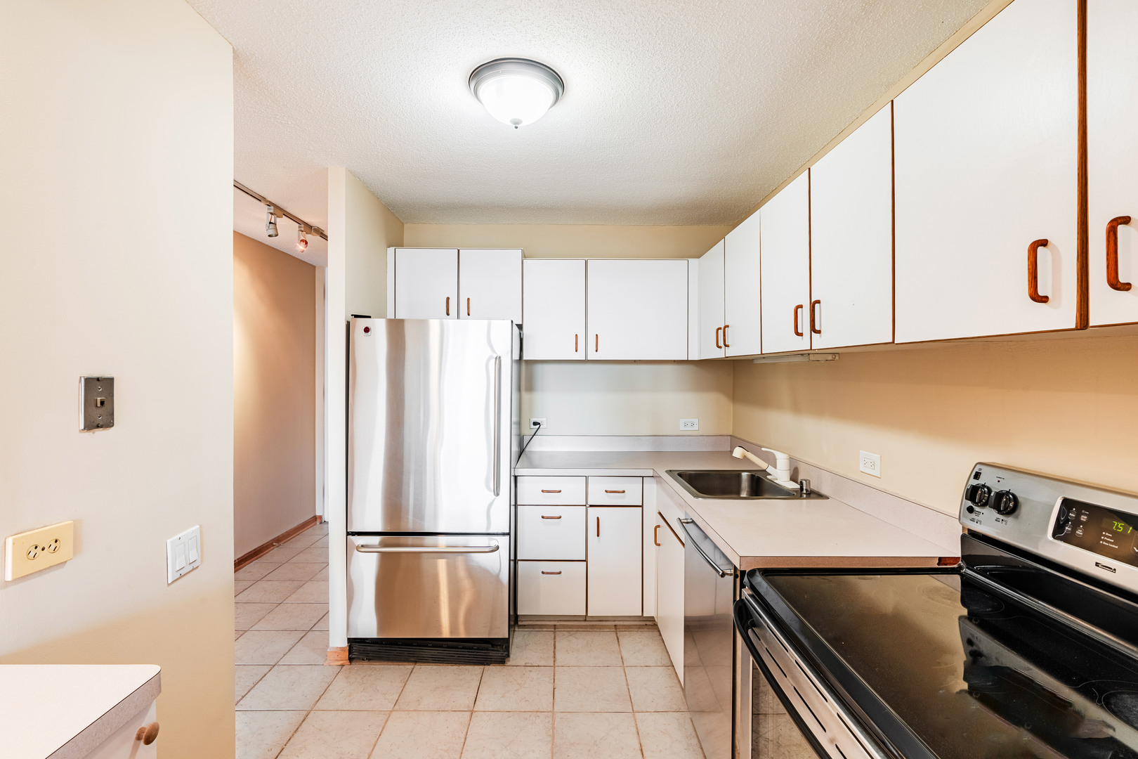 405 N Wabash Avenue 2207 Property Photo 4